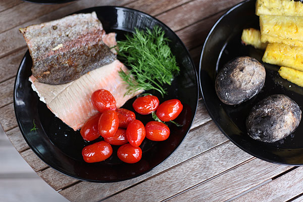 pan-fried salmon and tomatoes